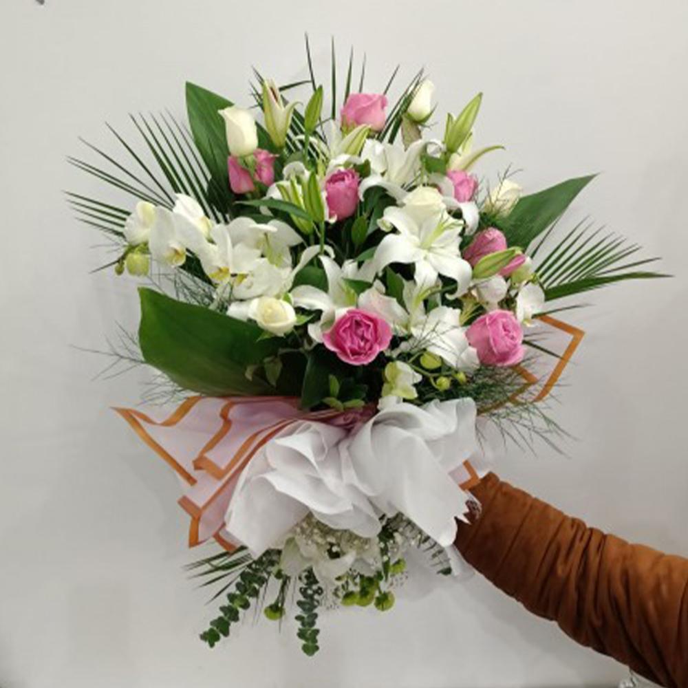 Lilyum ve Pembe Güller